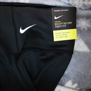 Nike Sculpt Victory Tight Fit Leggings
